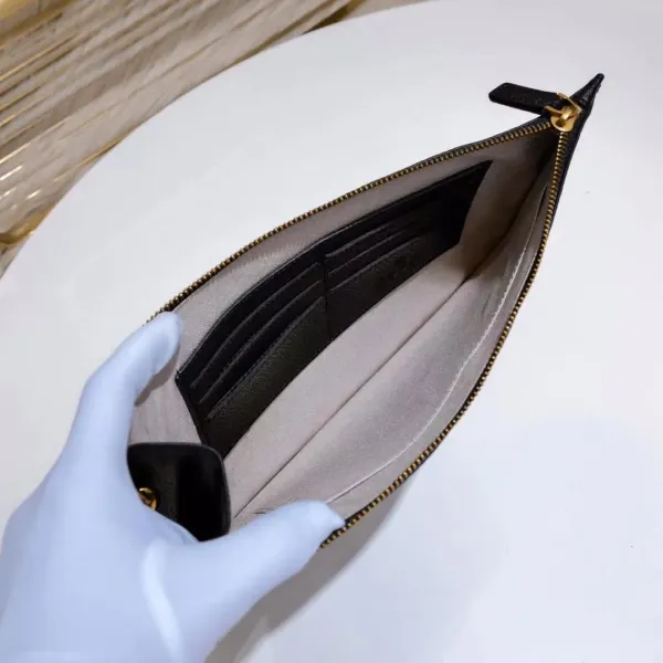 【2026】【GUCCI 公式 旗艦店】クッチ クラッチバッグ 当日出荷 好評に付き再入荷!28*20CM 【2026】【GUCCI 公式 旗艦店】クッチ クラッチバッグ 当日出荷 好評に付き再入荷!28*20CM