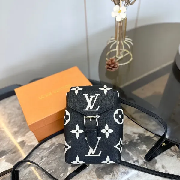 【2026】【 LOUIS VUITTON公式 旗艦店】ルイヴィトン リュックサック 当日出荷 好評に付き再入荷!14*19CM 【2026】【 LOUIS VUITTON公式 旗艦店】ルイヴィトン リュックサック 当日出荷 好評に付き再入荷!14*19CM