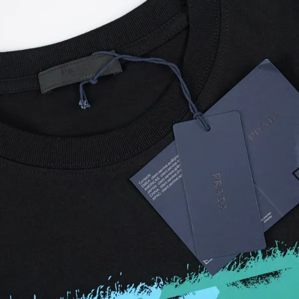 【2026】【PRADA 公式旗艦店】プラダ Tシャツご好評に付き再入荷! 【2026】【PRADA 公式旗艦店】プラダ Tシャツご好評に付き再入荷!