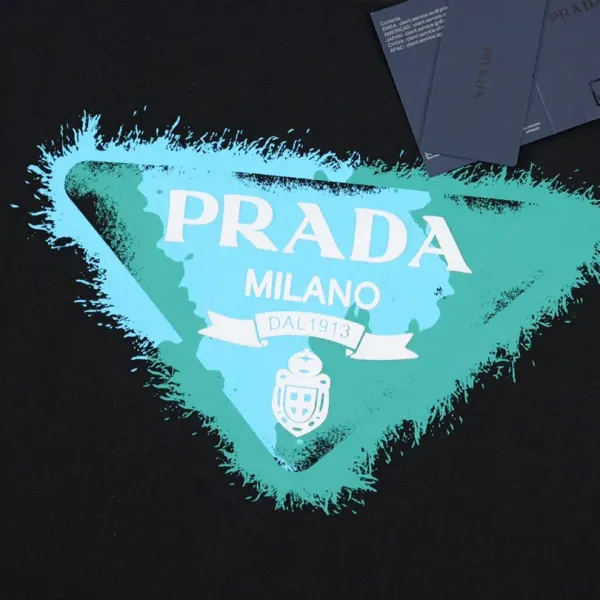 【2026】【PRADA 公式旗艦店】プラダ Tシャツご好評に付き再入荷! 【2026】【PRADA 公式旗艦店】プラダ Tシャツご好評に付き再入荷!