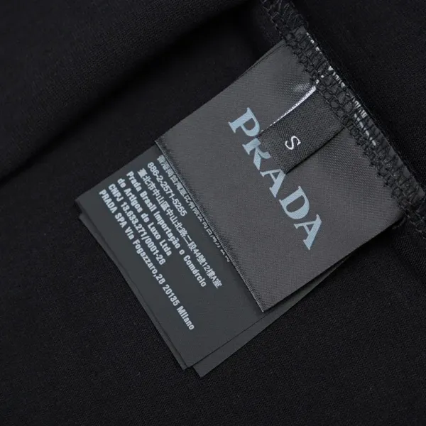 【2026】【PRADA 公式旗艦店】プラダ Tシャツご好評に付き再入荷! 【2026】【PRADA 公式旗艦店】プラダ Tシャツご好評に付き再入荷!
