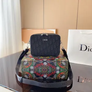【2026】【DIOR 公式 旗艦店】ディオール ショルダーバッグ 当日出荷 好評に付き再入荷!32*13*41CM 【2026】【DIOR 公式 旗艦店】ディオール ショルダーバッグ 当日出荷 好評に付き再入荷!32*13*41CM