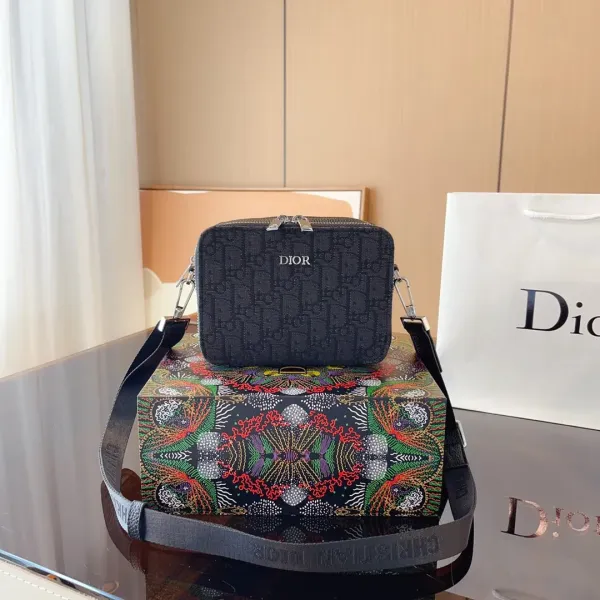 【2026】【DIOR  公式 旗艦店】ディオール   ショルダーバッグ 当日出荷 好評に付き再入荷！32*13*41CM