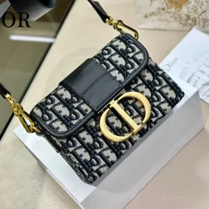 【2026】【DIOR 公式 旗艦店】ディオール ショルダーバッグ 当日出荷 好評に付き再入荷!19*14.5CM 【2026】【DIOR 公式 旗艦店】ディオール ショルダーバッグ 当日出荷 好評に付き再入荷!19*14.5CM