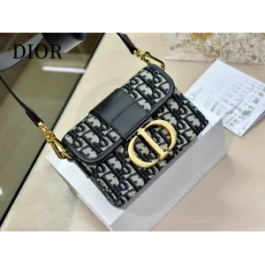 【2026】【DIOR  公式 旗艦店】ディオール   ショルダーバッグ 当日出荷 好評に付き再入荷！19*14.5CM