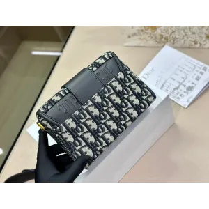 【2026】【DIOR 公式 旗艦店】ディオール ショルダーバッグ 当日出荷 好評に付き再入荷!19*14.5CM 【2026】【DIOR 公式 旗艦店】ディオール ショルダーバッグ 当日出荷 好評に付き再入荷!19*14.5CM