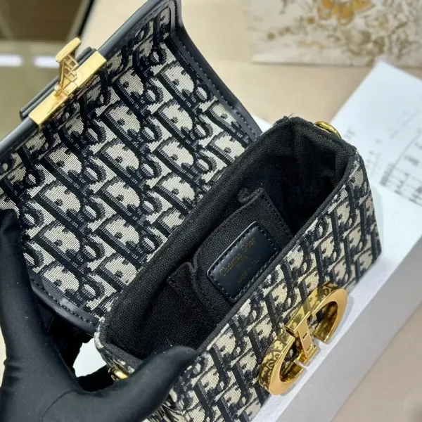 【2026】【DIOR 公式 旗艦店】ディオール ショルダーバッグ 当日出荷 好評に付き再入荷!19*14.5CM 【2026】【DIOR 公式 旗艦店】ディオール ショルダーバッグ 当日出荷 好評に付き再入荷!19*14.5CM