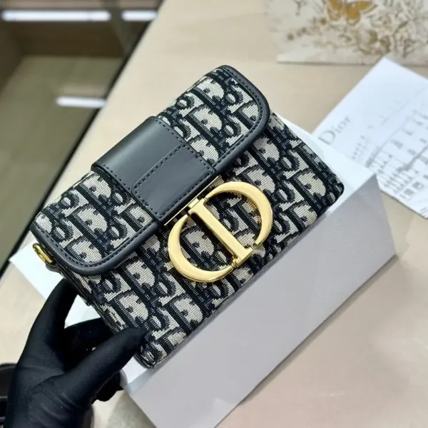 【2026】【DIOR 公式 旗艦店】ディオール ショルダーバッグ 当日出荷 好評に付き再入荷!19*14.5CM 【2026】【DIOR 公式 旗艦店】ディオール ショルダーバッグ 当日出荷 好評に付き再入荷!19*14.5CM