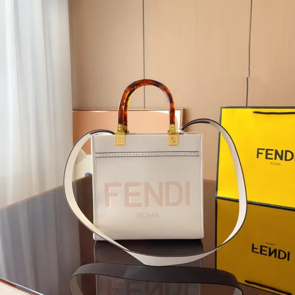【2026】【FENDI 公式 旗艦店】 フェンディ ショルダーバッグ 当日出荷 好評に付き再入荷!23*11*22CM 【2026】【FENDI 公式 旗艦店】 フェンディ ショルダーバッグ 当日出荷 好評に付き再入荷!23*11*22CM