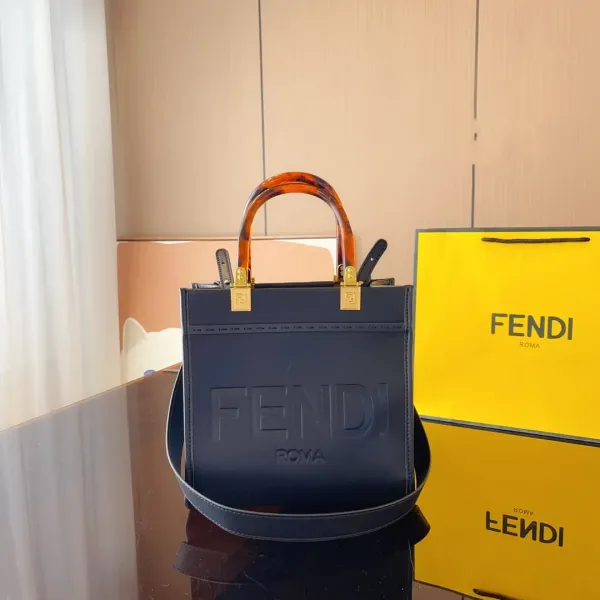 【2026】【FENDI 公式 旗艦店】 フェンディ ショルダーバッグ 当日出荷 好評に付き再入荷!23*11*22CM 【2026】【FENDI 公式 旗艦店】 フェンディ ショルダーバッグ 当日出荷 好評に付き再入荷!23*11*22CM