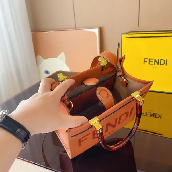 【2026】【FENDI 公式 旗艦店】 フェンディ ショルダーバッグ 当日出荷 好評に付き再入荷!23*11*22CM 【2026】【FENDI 公式 旗艦店】 フェンディ ショルダーバッグ 当日出荷 好評に付き再入荷!23*11*22CM