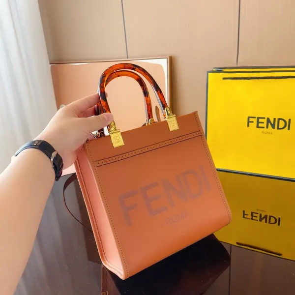 【2026】【FENDI 公式 旗艦店】 フェンディ ショルダーバッグ 当日出荷 好評に付き再入荷!23*11*22CM 【2026】【FENDI 公式 旗艦店】 フェンディ ショルダーバッグ 当日出荷 好評に付き再入荷!23*11*22CM
