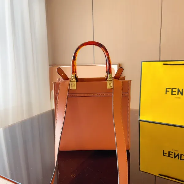【2026】【FENDI 公式 旗艦店】 フェンディ ショルダーバッグ 当日出荷 好評に付き再入荷!23*11*22CM 【2026】【FENDI 公式 旗艦店】 フェンディ ショルダーバッグ 当日出荷 好評に付き再入荷!23*11*22CM