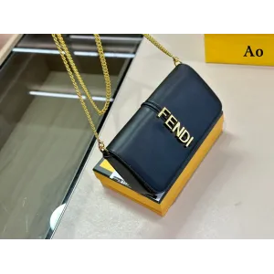 【2026】【FENDI 公式 旗艦店】 フェンディ ショルダーバッグ 当日出荷 好評に付き再入荷!21*13CM 【2026】【FENDI 公式 旗艦店】 フェンディ ショルダーバッグ 当日出荷 好評に付き再入荷!21*13CM