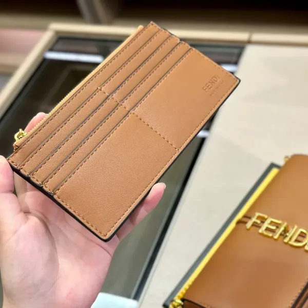 【2026】【FENDI 公式 旗艦店】 フェンディ ショルダーバッグ 当日出荷 好評に付き再入荷!21*13CM 【2026】【FENDI 公式 旗艦店】 フェンディ ショルダーバッグ 当日出荷 好評に付き再入荷!21*13CM
