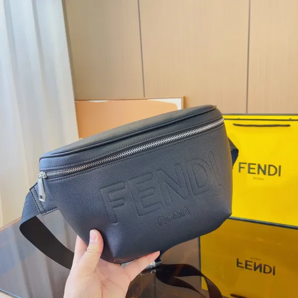 【2026】【FENDI 公式 旗艦店】 フェンディ  ウエストポーチ  当日出荷 好評に付き再入荷！29*8*16CM