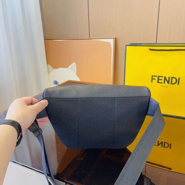 【2026】【FENDI 公式 旗艦店】 フェンディ  ウエストポーチ  当日出荷 好評に付き再入荷！29*8*16CM
