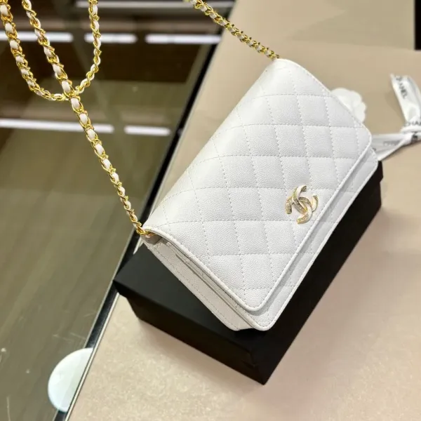【2026】【CHANEL 公式 旗艦店】シャネル ショルダーバッグ 当日出荷 好評に付き再入荷!19*12CM 【2026】【CHANEL 公式 旗艦店】シャネル ショルダーバッグ 当日出荷 好評に付き再入荷!19*12CM