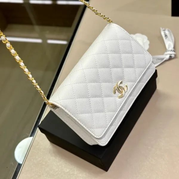 【2026】【CHANEL 公式 旗艦店】シャネル ショルダーバッグ 当日出荷 好評に付き再入荷!19*12CM 【2026】【CHANEL 公式 旗艦店】シャネル ショルダーバッグ 当日出荷 好評に付き再入荷!19*12CM