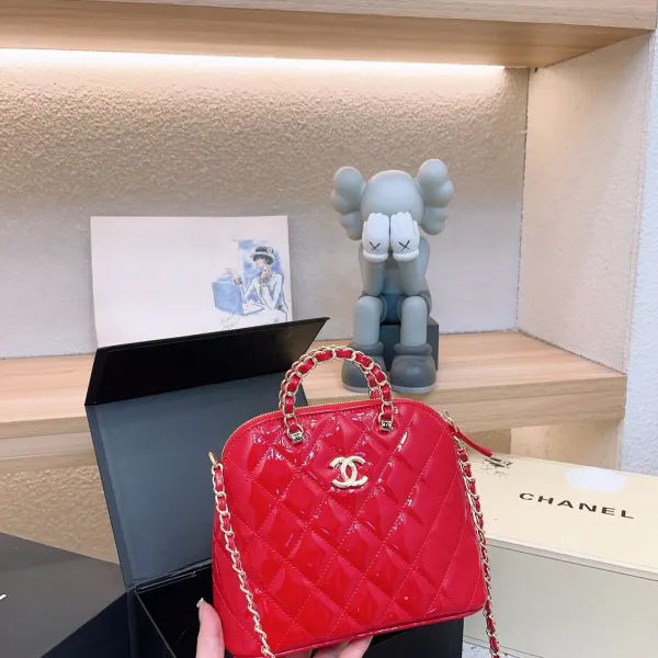 【2026】【CHANEL  公式 旗艦店】シャネル   ショルダーバッグ  当日出荷 好評に付き再入荷！21*17CM