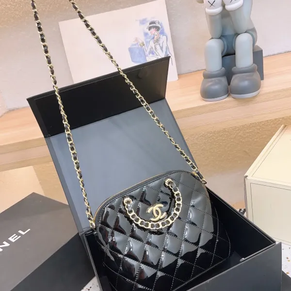 【2026】【CHANEL  公式 旗艦店】シャネル   ショルダーバッグ  当日出荷 好評に付き再入荷！21*17CM