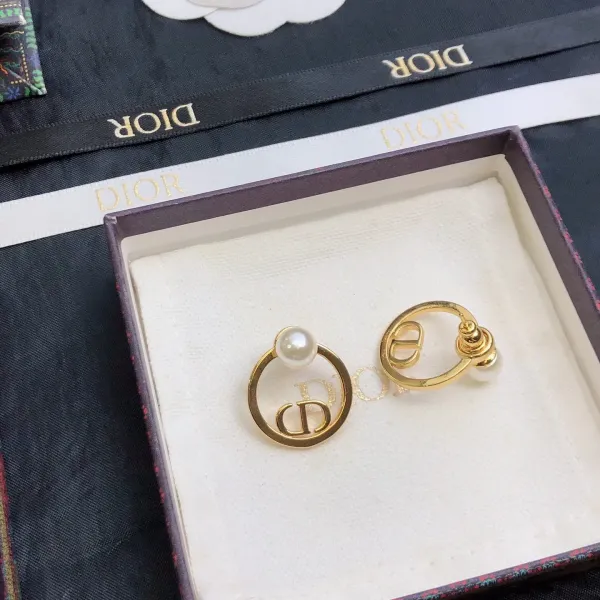 【2026】【DIOR】 ディオール ファッションスタイルのイヤリング 【2026】【DIOR】 ディオール ファッションスタイルのイヤリング