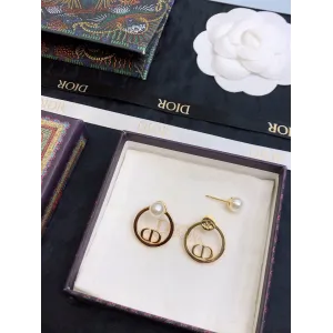 【2026】【DIOR】 ディオール ファッションスタイルのイヤリング 【2026】【DIOR】 ディオール ファッションスタイルのイヤリング