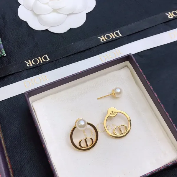 【2026】【DIOR】 ディオール ファッションスタイルのイヤリング 【2026】【DIOR】 ディオール ファッションスタイルのイヤリング