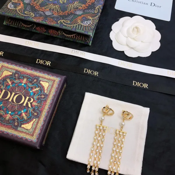 【2026】【DIOR】 ディオール ファッションスタイルのイヤリング 【2026】【DIOR】 ディオール ファッションスタイルのイヤリング