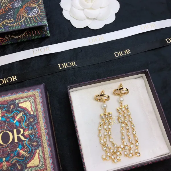 【2026】【DIOR】 ディオール ファッションスタイルのイヤリング 【2026】【DIOR】 ディオール ファッションスタイルのイヤリング