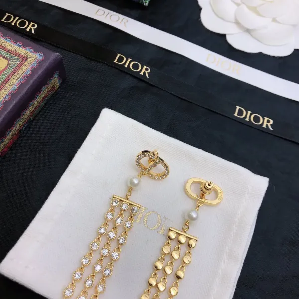 【2026】【DIOR】 ディオール ファッションスタイルのイヤリング 【2026】【DIOR】 ディオール ファッションスタイルのイヤリング