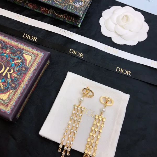 【2026】【DIOR】 ディオール ファッションスタイルのイヤリング 【2026】【DIOR】 ディオール ファッションスタイルのイヤリング
