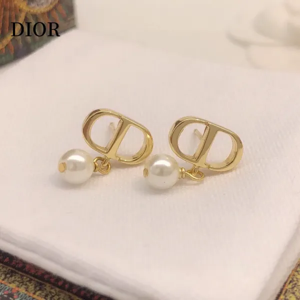 【2026】【DIOR】 ディオール  ファッションスタイルのイヤリング