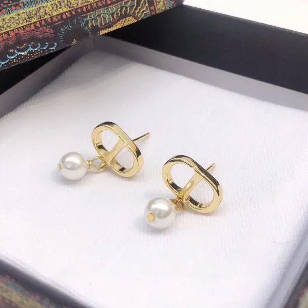 【2026】【DIOR】 ディオール  ファッションスタイルのイヤリング