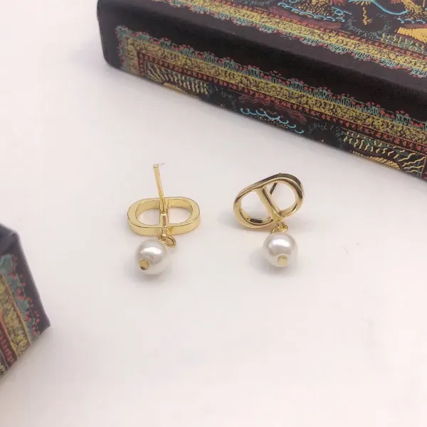 【2026】【DIOR】 ディオール  ファッションスタイルのイヤリング