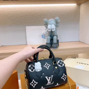 【2026】【 LOUIS VUITTON公式 旗艦店】ルイヴィトン ショルダーバッグ 当日出荷 好評に付き再入荷!20*14CM 【2026】【 LOUIS VUITTON公式 旗艦店】ルイヴィトン ショルダーバッグ 当日出荷 好評に付き再入荷!20*14CM