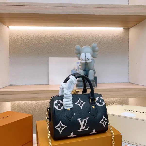 【2026】【 LOUIS VUITTON公式 旗艦店】ルイヴィトン ショルダーバッグ 当日出荷 好評に付き再入荷!20*14CM 【2026】【 LOUIS VUITTON公式 旗艦店】ルイヴィトン ショルダーバッグ 当日出荷 好評に付き再入荷!20*14CM