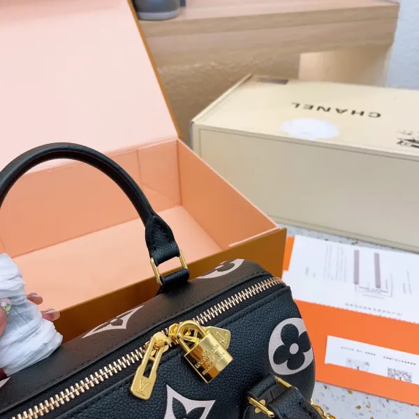 【2026】【 LOUIS VUITTON公式 旗艦店】ルイヴィトン ショルダーバッグ 当日出荷 好評に付き再入荷!20*14CM 【2026】【 LOUIS VUITTON公式 旗艦店】ルイヴィトン ショルダーバッグ 当日出荷 好評に付き再入荷!20*14CM