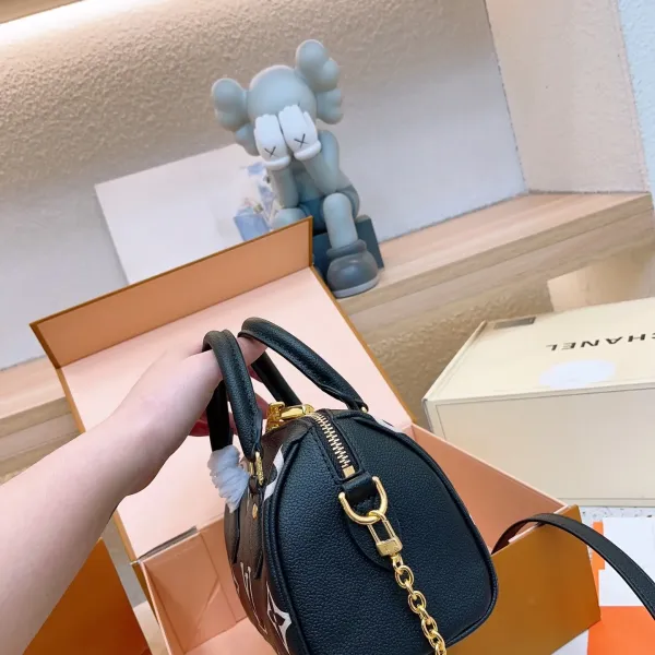【2026】【 LOUIS VUITTON公式 旗艦店】ルイヴィトン ショルダーバッグ 当日出荷 好評に付き再入荷!20*14CM 【2026】【 LOUIS VUITTON公式 旗艦店】ルイヴィトン ショルダーバッグ 当日出荷 好評に付き再入荷!20*14CM