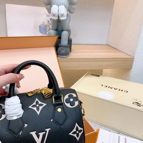 【2026】【 LOUIS VUITTON公式 旗艦店】ルイヴィトン ショルダーバッグ 当日出荷 好評に付き再入荷!20*14CM 【2026】【 LOUIS VUITTON公式 旗艦店】ルイヴィトン ショルダーバッグ 当日出荷 好評に付き再入荷!20*14CM