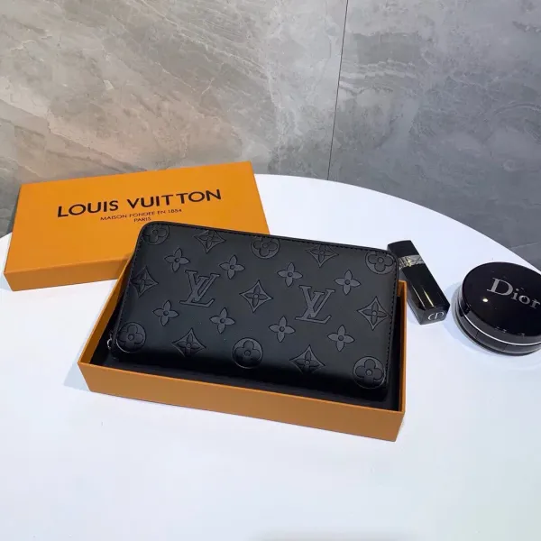 【2026】【 LOUIS VUITTON公式 旗艦店】ルイヴィトン クラッチバッグ 当日出荷 好評に付き再入荷!21*11CM 【2026】【 LOUIS VUITTON公式 旗艦店】ルイヴィトン クラッチバッグ 当日出荷 好評に付き再入荷!21*11CM