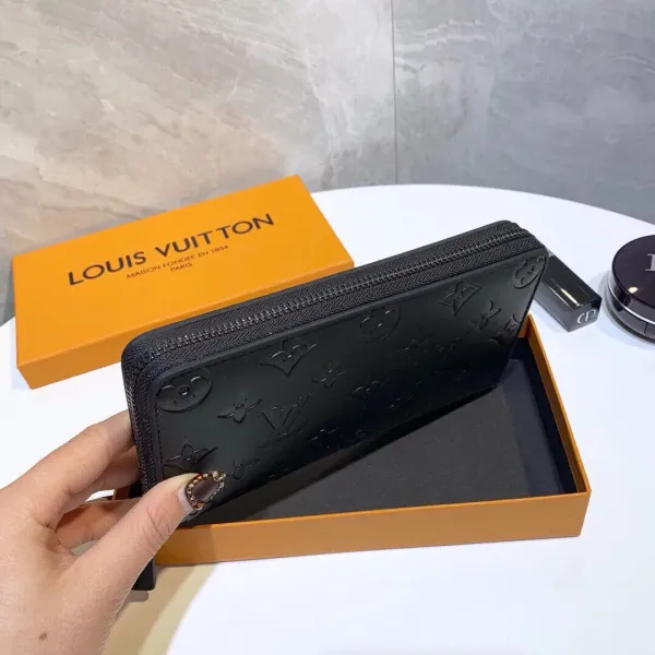 【2026】【 LOUIS VUITTON公式 旗艦店】ルイヴィトン クラッチバッグ 当日出荷 好評に付き再入荷!21*11CM 【2026】【 LOUIS VUITTON公式 旗艦店】ルイヴィトン クラッチバッグ 当日出荷 好評に付き再入荷!21*11CM