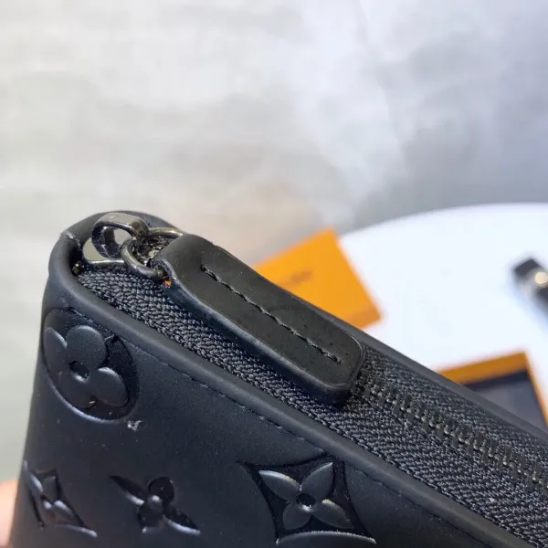 【2026】【 LOUIS VUITTON公式 旗艦店】ルイヴィトン クラッチバッグ 当日出荷 好評に付き再入荷!21*11CM 【2026】【 LOUIS VUITTON公式 旗艦店】ルイヴィトン クラッチバッグ 当日出荷 好評に付き再入荷!21*11CM