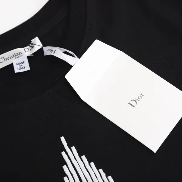 【2026】【DIOR 公式旗艦店】ディオール Tシャツご好評に付き再入荷! 【2026】【DIOR 公式旗艦店】ディオール Tシャツご好評に付き再入荷!