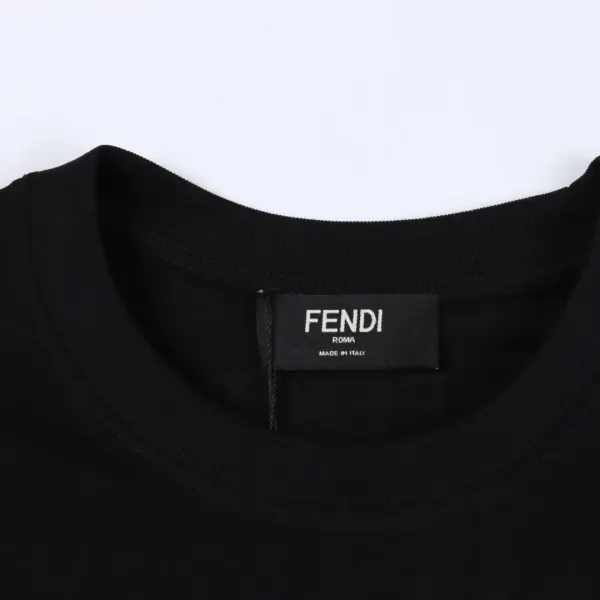 【2026】【FENDI  公式旗艦店】フェンディ   Tシャツご好評に付き再入荷！