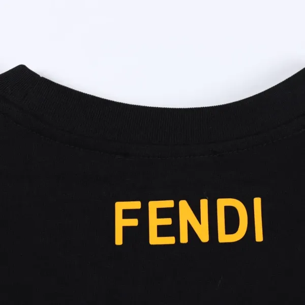 【2026】【FENDI  公式旗艦店】フェンディ   Tシャツご好評に付き再入荷！