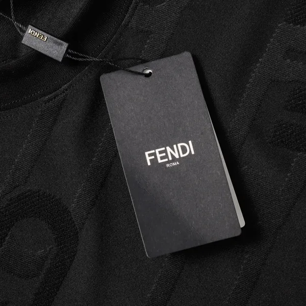 【2026】【FENDI  公式旗艦店】フェンディ   Tシャツご好評に付き再入荷！