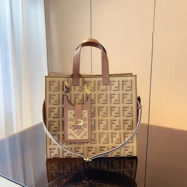 【2026】【FENDI 公式旗艦店】フェンディ ハンドバッグ 当日出荷 好評に付き再入荷!37*18*33CM 【2026】【FENDI 公式旗艦店】フェンディ ハンドバッグ 当日出荷 好評に付き再入荷!37*18*33CM