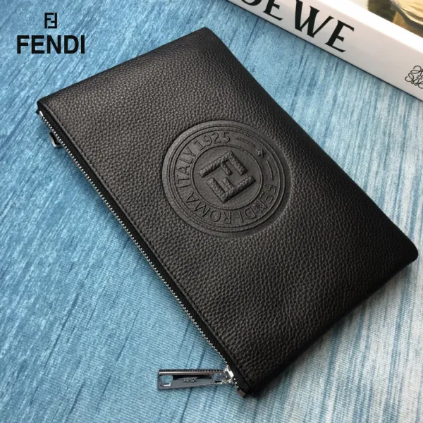 【2026】【FENDI 公式旗艦店】フェンディ クラッチバッグ当日出荷 好評に付き再入荷!28*18CM 【2026】【FENDI 公式旗艦店】フェンディ クラッチバッグ当日出荷 好評に付き再入荷!28*18CM