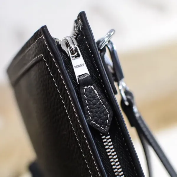 【2026】【HERMES 公式旗艦店】エルメス クラッチバッグ 当日出荷 好評に付き再入荷!26*16*4CM 【2026】【HERMES 公式旗艦店】エルメス クラッチバッグ 当日出荷 好評に付き再入荷!26*16*4CM